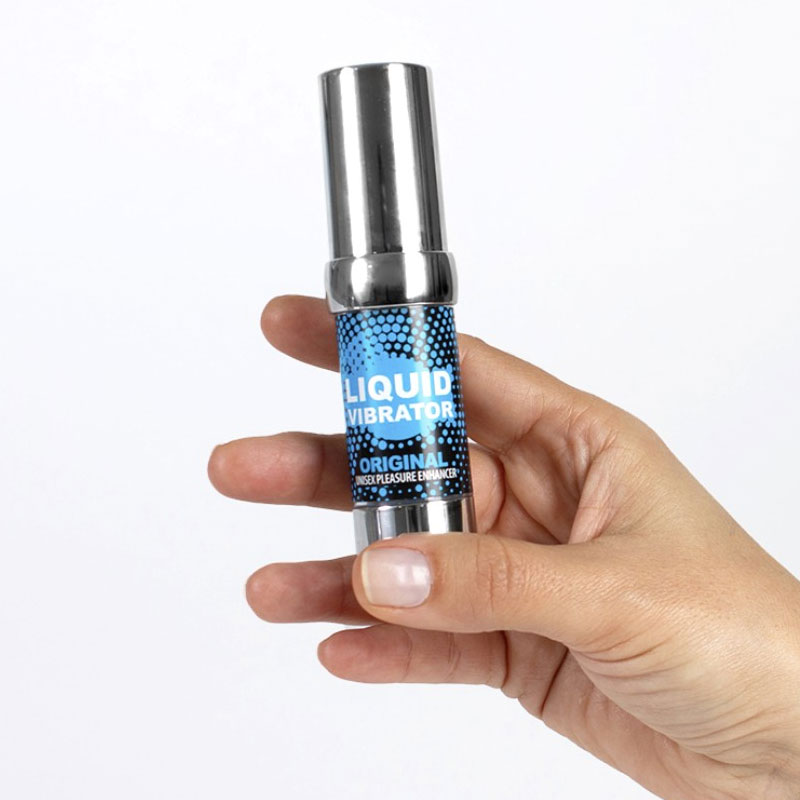 Secret Play Original vedel vibraator 15 ml käes